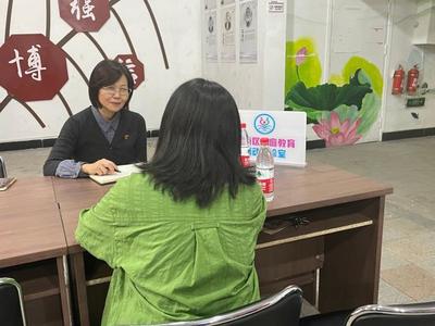 东瓯社区:开展"家庭教育面对面"公益咨询活动